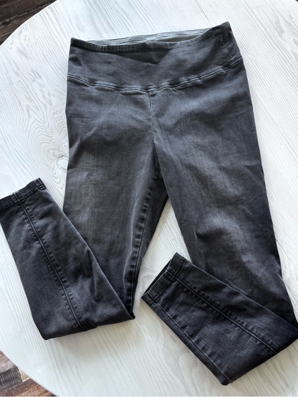 White House Black Market Pull On Skinny Jeans Size 10